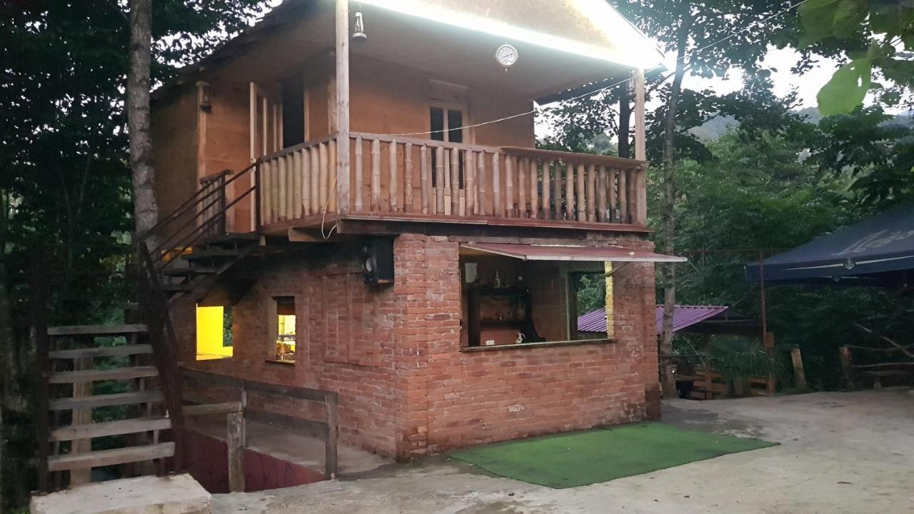 Oasis Gasamania Hotel บาทูมิ ภายนอก รูปภาพ